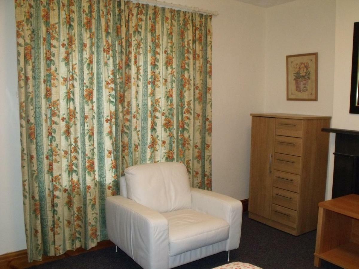 Cosy Ground Floor Disabled Friendly Room In Farm House Llandderfel Esterno foto