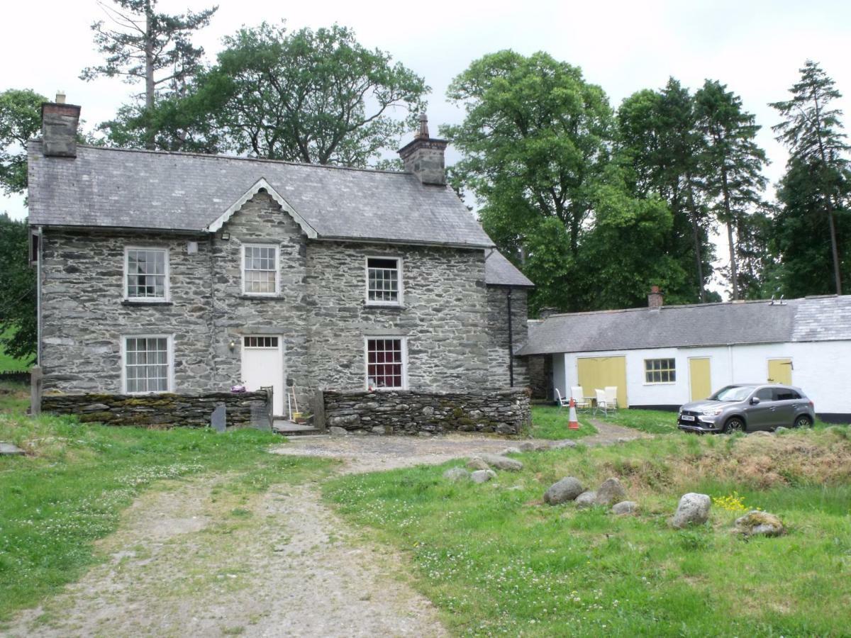 Cosy Ground Floor Disabled Friendly Room In Farm House Llandderfel Esterno foto
