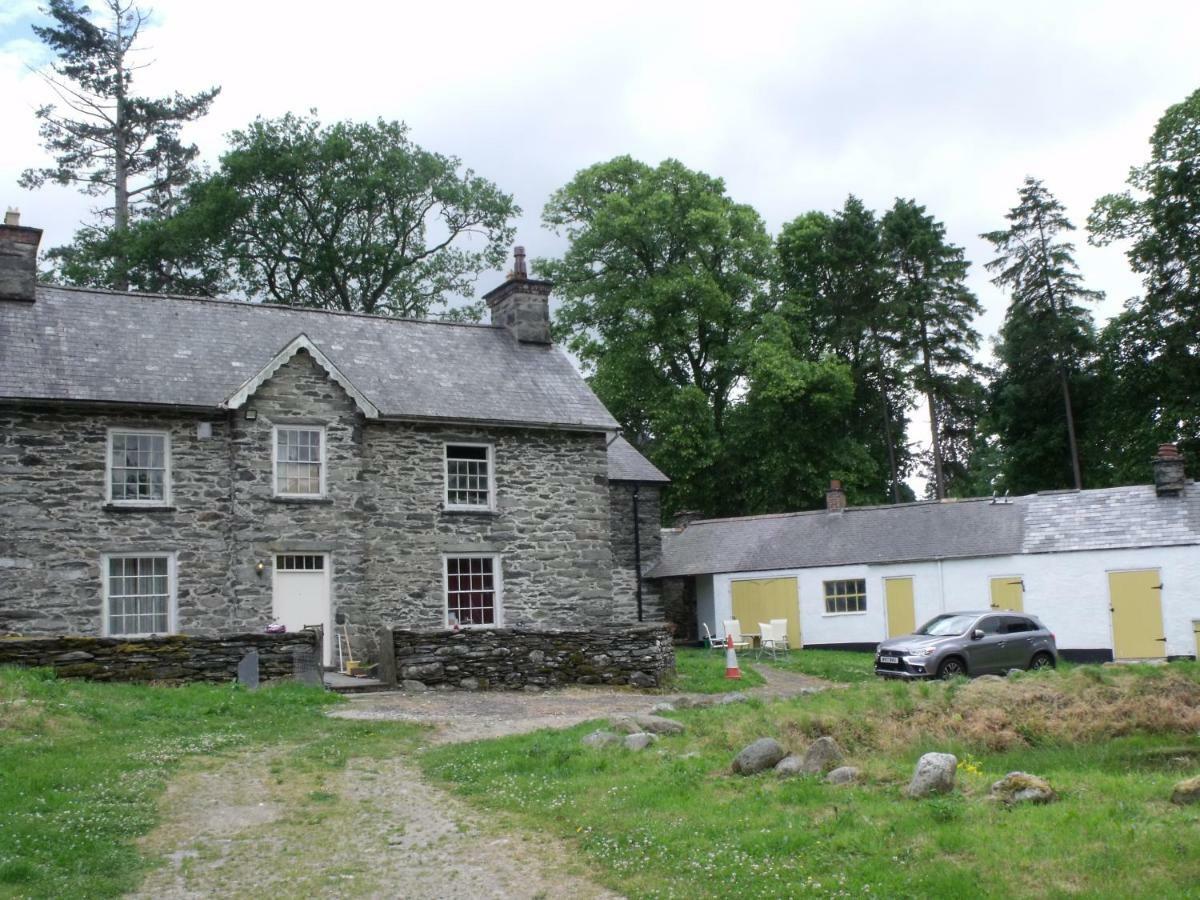 Cosy Ground Floor Disabled Friendly Room In Farm House Llandderfel Esterno foto