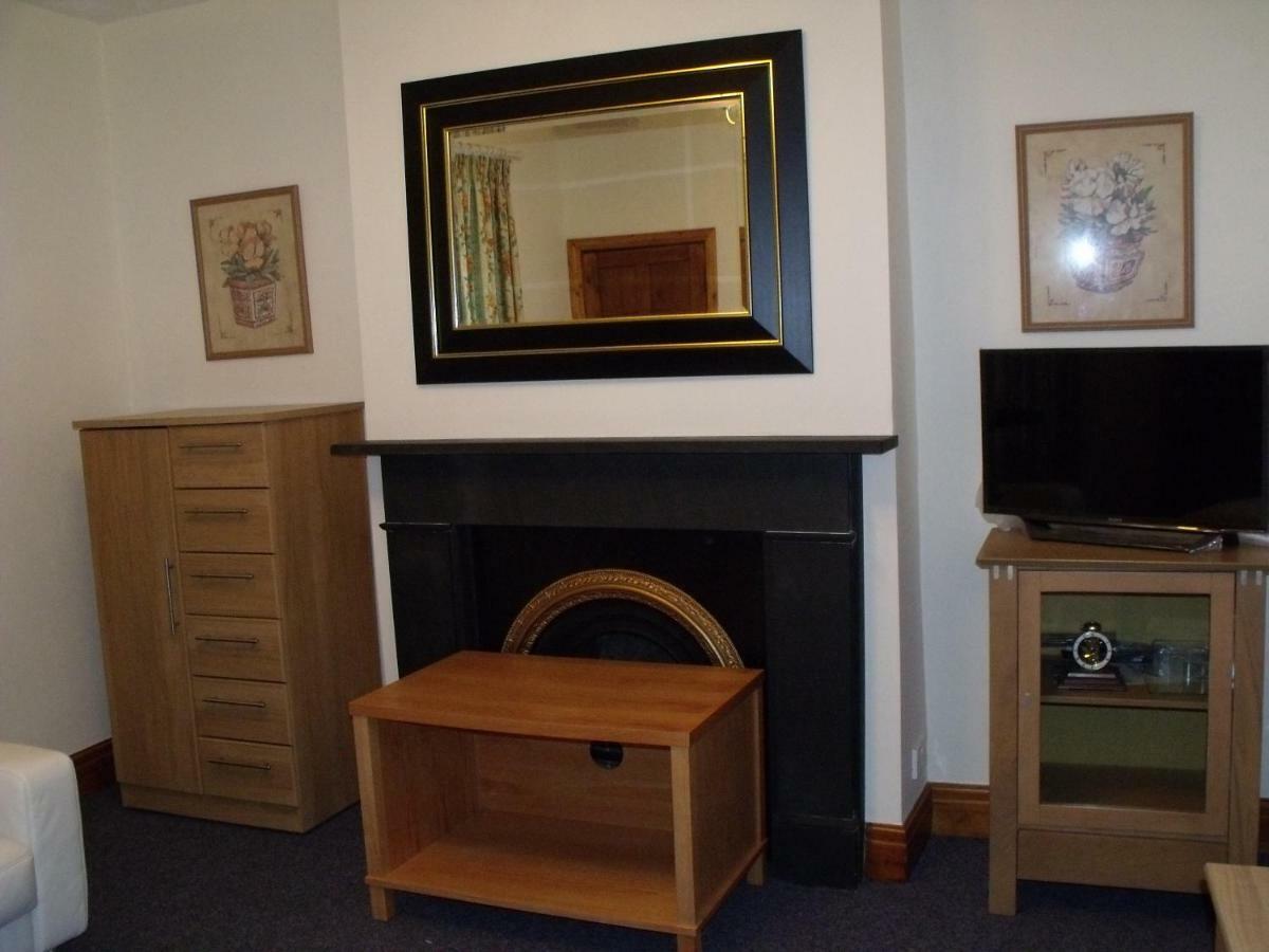 Cosy Ground Floor Disabled Friendly Room In Farm House Llandderfel Esterno foto